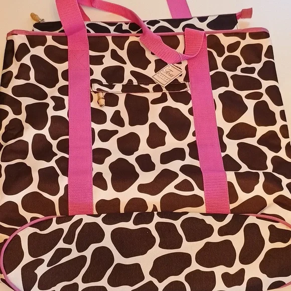 Toss Resort Collection Giraffe Print Tote Bag with Pink Straps, W/Hot Iron Bag - Picture 3 of 16